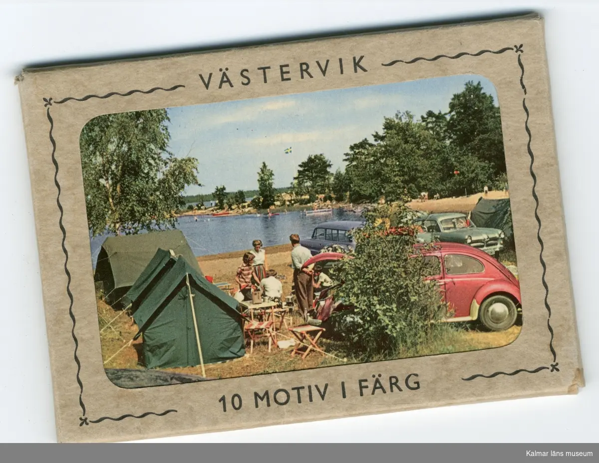KLM 44622:1:1-10. Vykort/turistkort i ett konvolut, 10 st i färg, på sevärdheter och vyer i Västerviks stad.