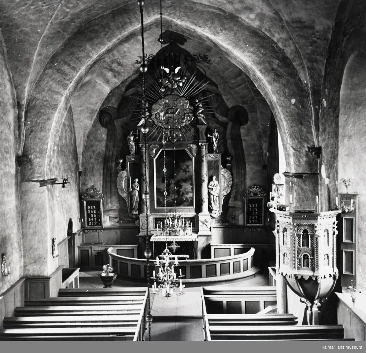Interiör från Gärdslösa kyrka.