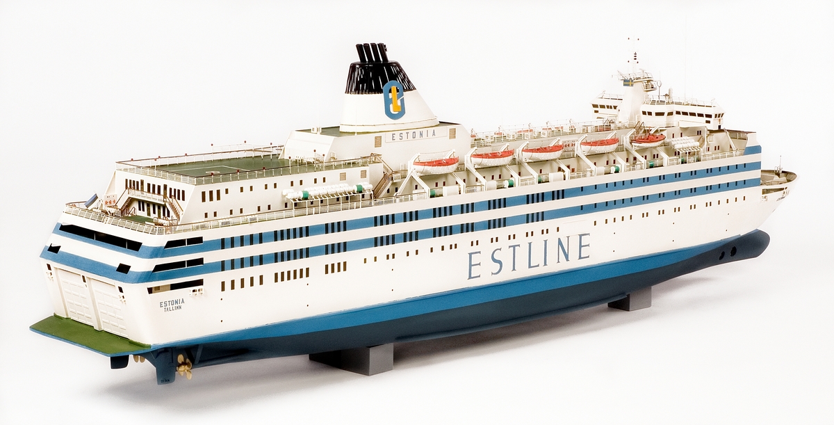 Fartygsmodell av bil- och passagerarfärjan m/s ESTONIA.