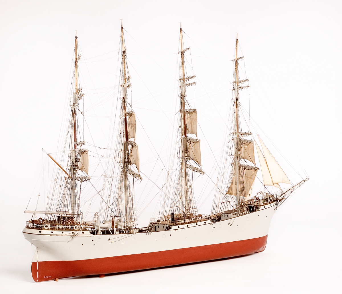 Fartygsmodell av 4-mastad fullriggere.