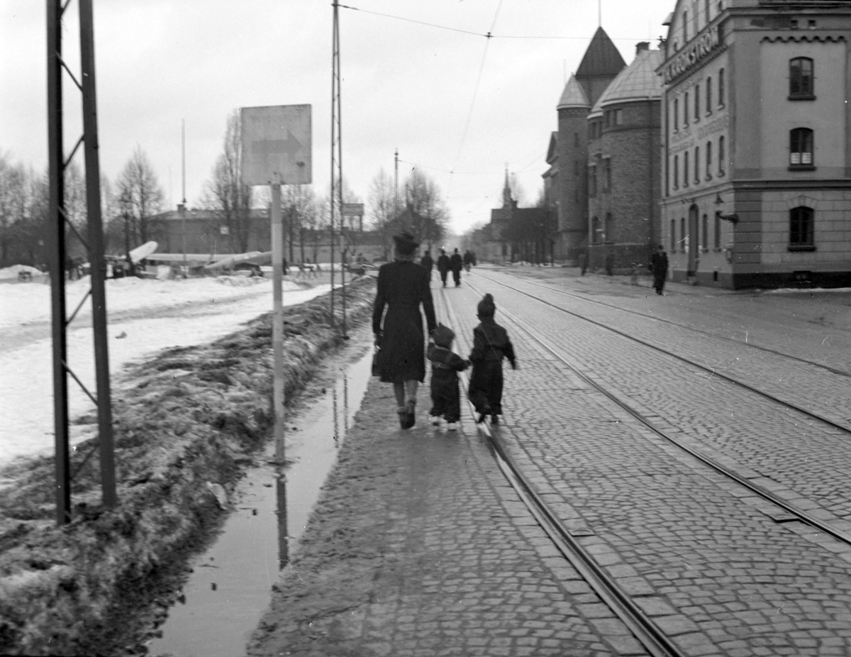 Vårvinterbild. Fältskärsgatan vid Brandstation. Mars 1943


