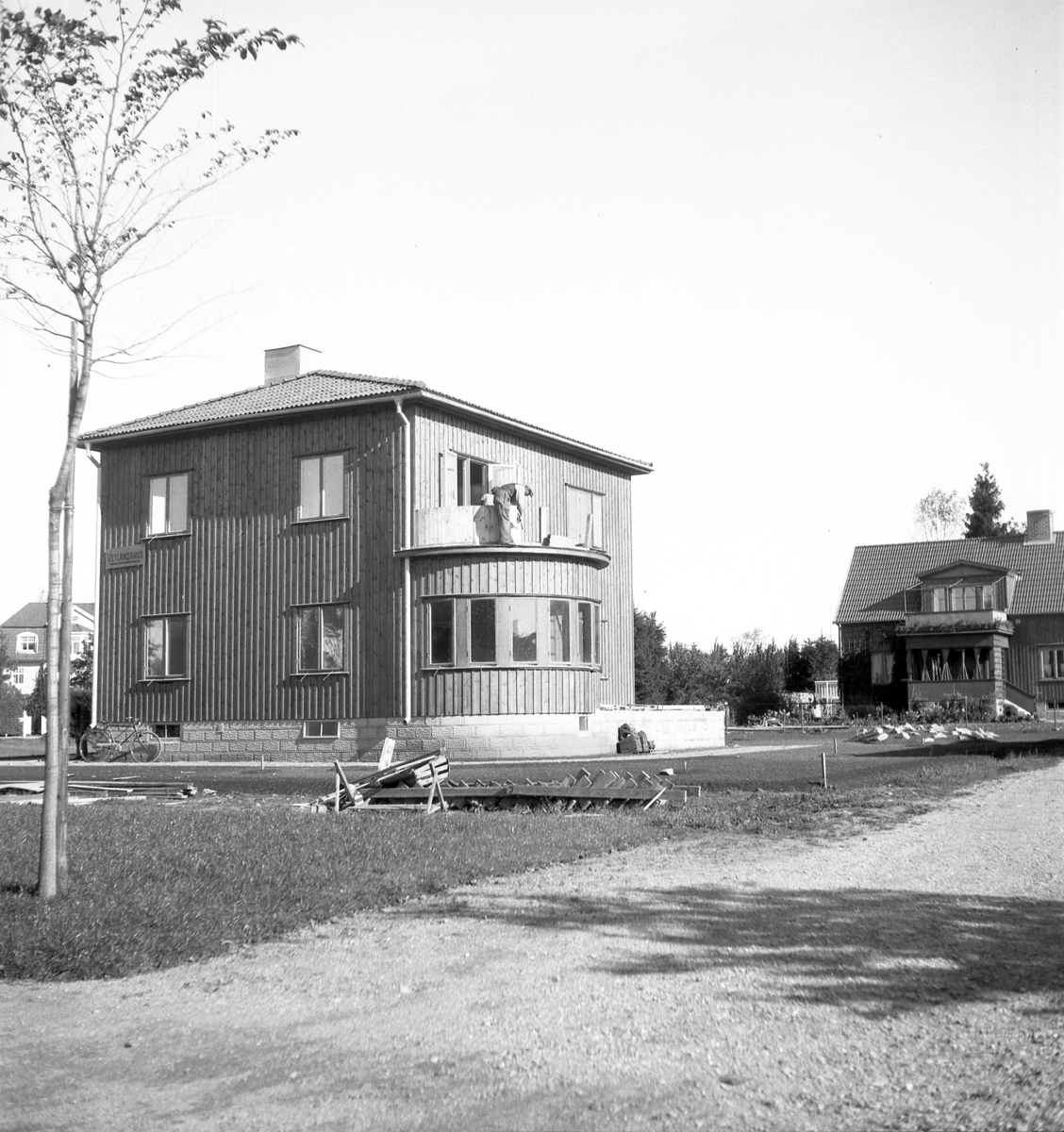 Reportage för Gefle Dagblad. Västra Ringvägen 15 i Villastaden, Gävle. Augusti 1937.