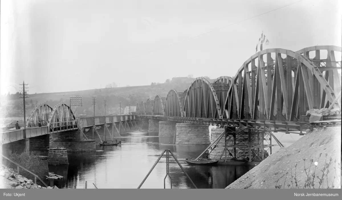 Fetsund bru, gammel og ny bru 1918 - Norsk Jernbanemuseum / DigitaltMuseum