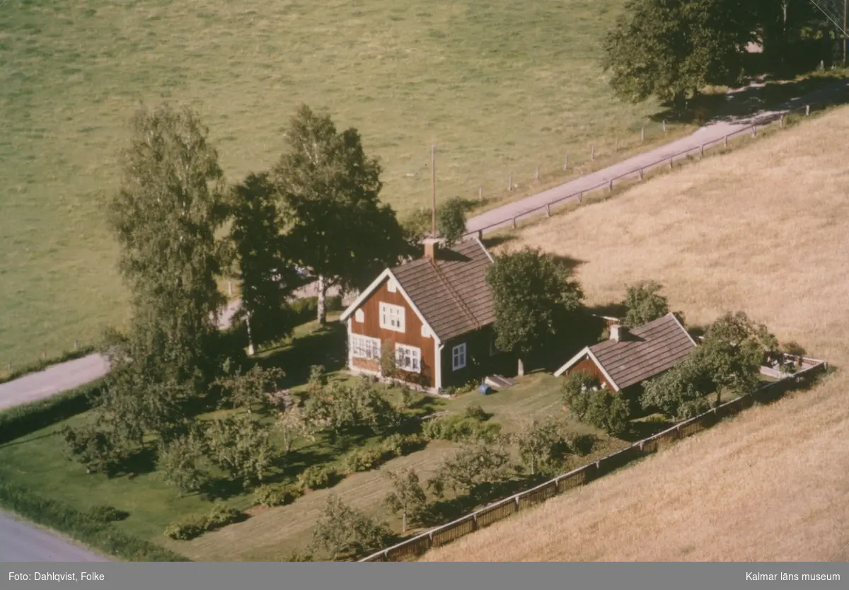 Villa med trädgård i Sankt Sigfrids socken.