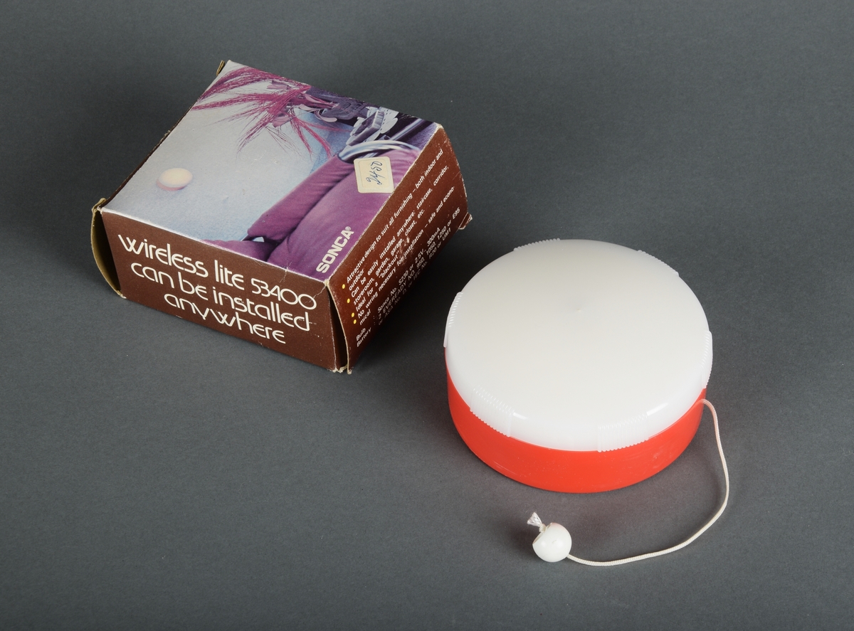 Batteridrevet, trådløs lampe til utendørs og innendørs bruk. Oppbevart i original emballasje.