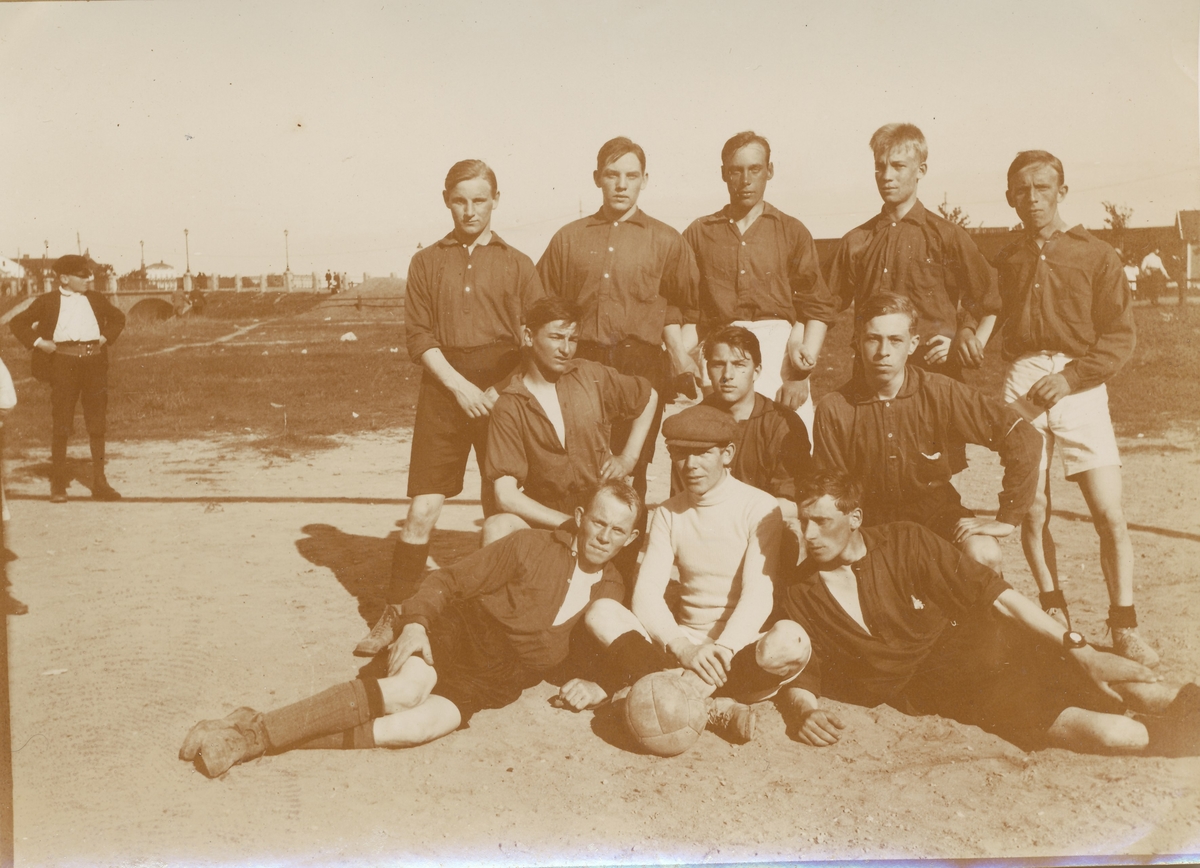 Forbollsmatch i augusti 1916.
Najaden vann över Nybro med 6-1.
