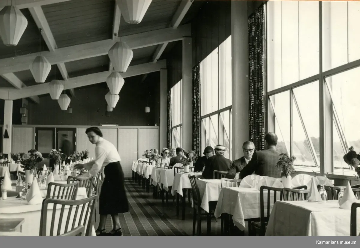 Interiör av den nya restaurang Slottsholmen efter branden 1950.