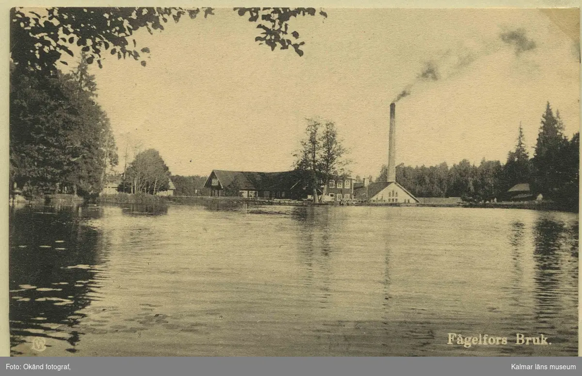 Parti av Fabriksanläggningen vid damm och vattendrag, Fågelfors bruk.