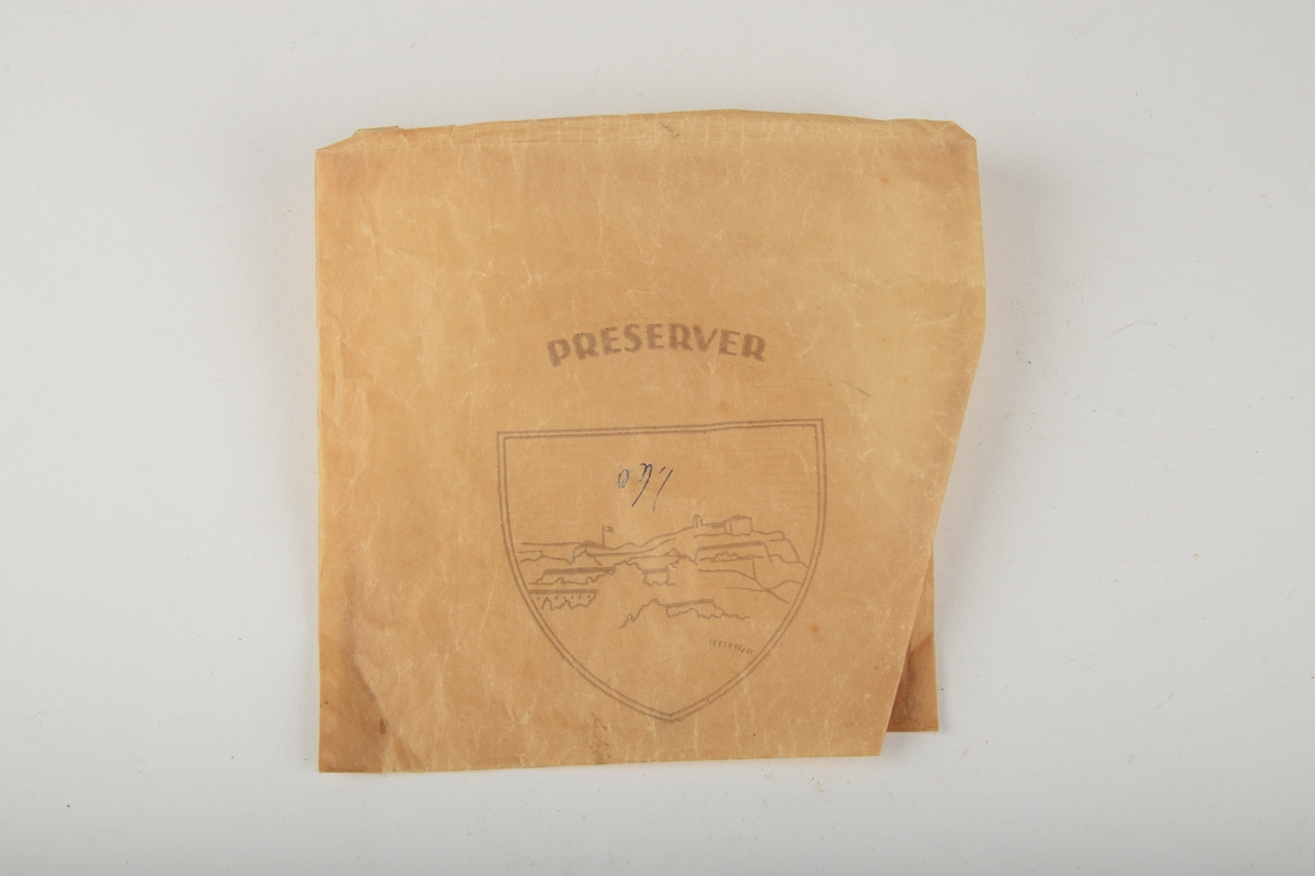 To preserver (innlegg som beskytter mot svetteflekker i ermehull på dameklær) i original papirpose.