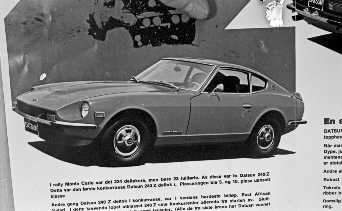 Annonsebilder. Brosjyrer av årets nyheter. Datsuns forskjellige modeller og Ford Cortina.