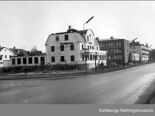 Karlsborg, hotell Gästis, Storgatan/Kungsgatan, förutvarande Järnvägshotellet. Fotot taget 4/2 1973.