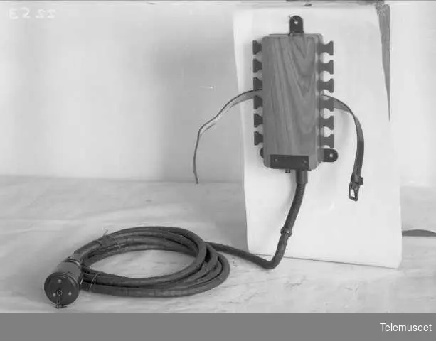 Kabelboks mod 1933 for 6 lj, trykknapp feltveksler, norsk modell, Elektrisk Bureau.