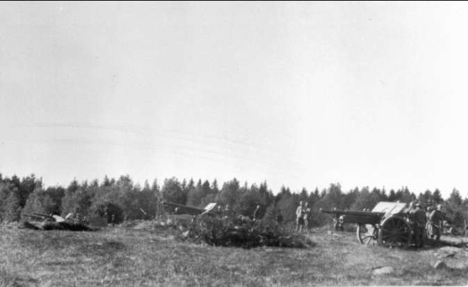 A 10, förberedelser för skarpskjutningen med 10,5 cm kanon m/17 vid Sälsendy (Selsendy) 1926. Förstoring 25 x 40 cm.