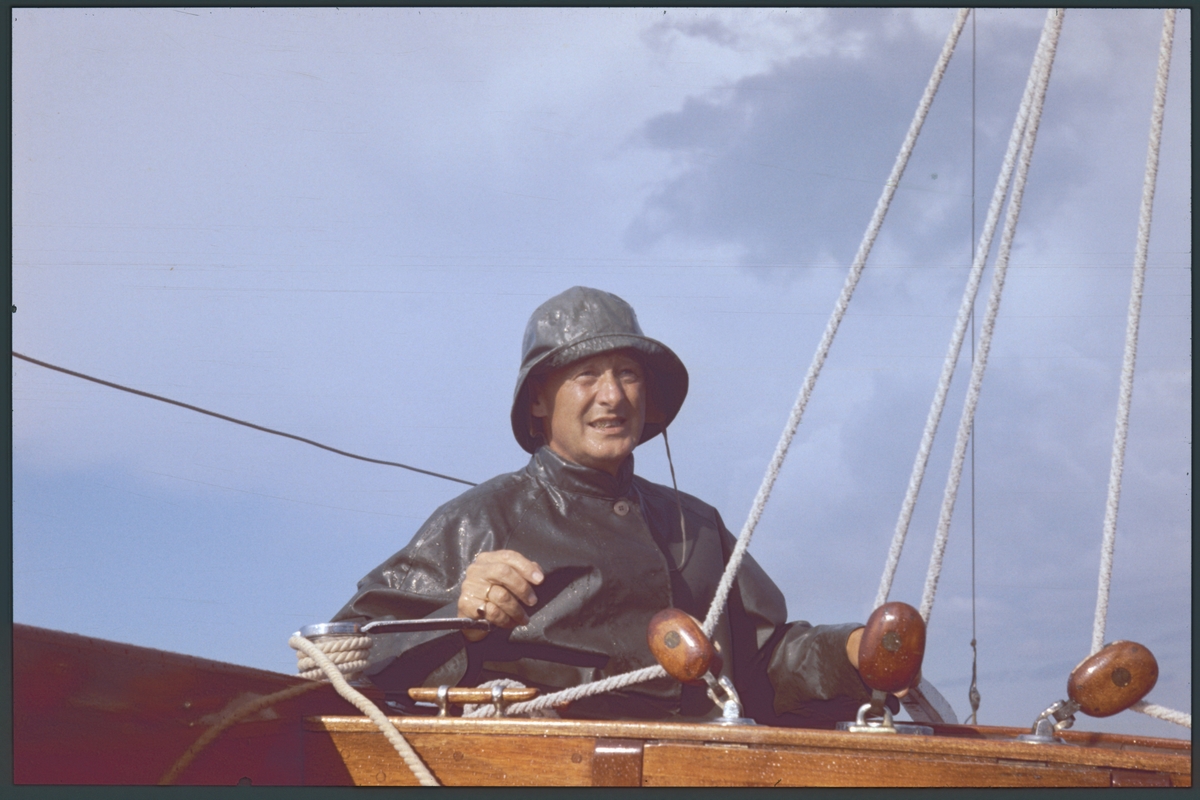 Sixten Vetterlein ombord på sin segelbåt Elsi-Anne.