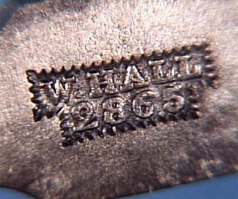 SPINNROCKSVARVARE
Stålets bredd 21 mm.
Stålet är märkt W. HALL 2865.
Inköpt från Osbacken i Sandhem, troligen från spinnrockstillverkare Cedervall.


Neg.nr: 1984-0007