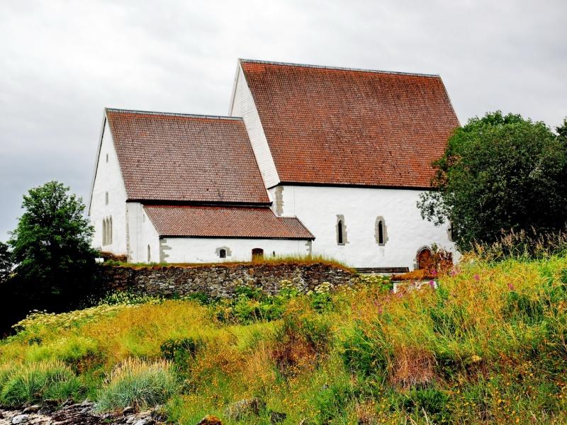 Trondenes kirke nord for Harstad er fremdeles i bruk. (Foto/Photo)