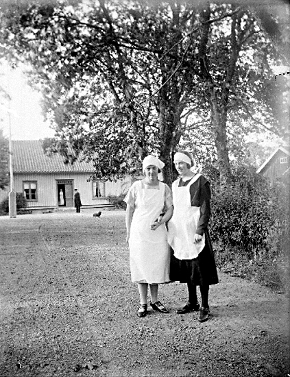Fr.v:
1. Anna Persson, född 1901 i Ryda.
2. Agnes Fransson, född 1909 i Hubo
