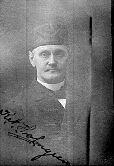 Folkskollärare Karl Alfred Holmgren. Lärare i Hornborga skola 1890-1928.
Född 1866 i Tarsled, död i Bolum 1941.
