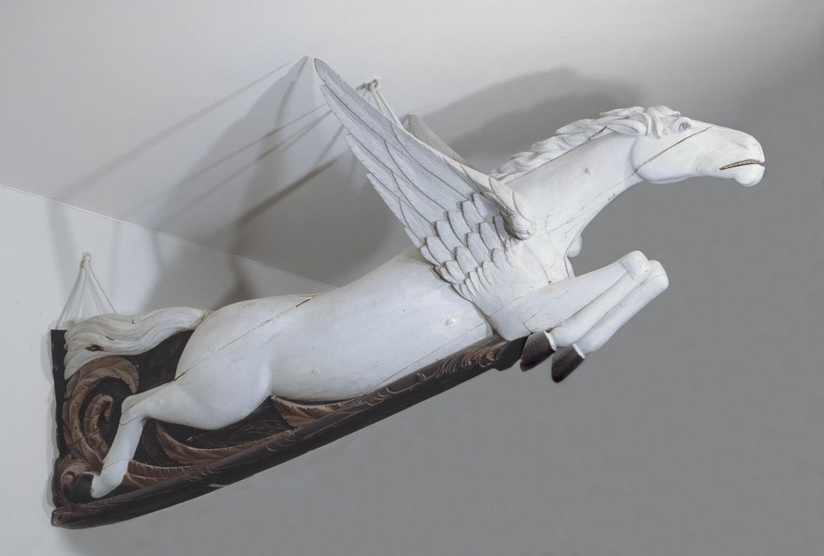 Galjonsabild föreställande bevingade hästen Pegasus. Har suttit på den norska fyrmastbarken med samma namn, byggd 1884. Idag hänger galjonsbilden i museets café.