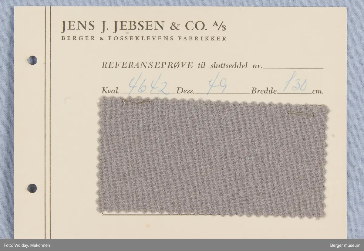 Mappe med 13 prøver.
Kjolestoff kamgarn.
Stykkfarget
Kvalitet: 4642
