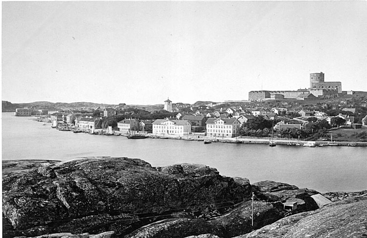 Marstrand, södra staden från Koön