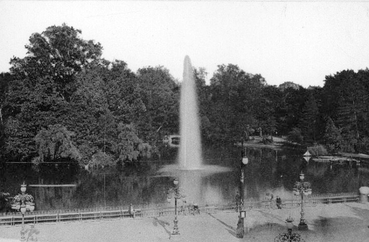 Augusti 1890 Weisbaden
Springvattnet 30 meter högt.
Tyskland. Rhenland, Weisbaden.
