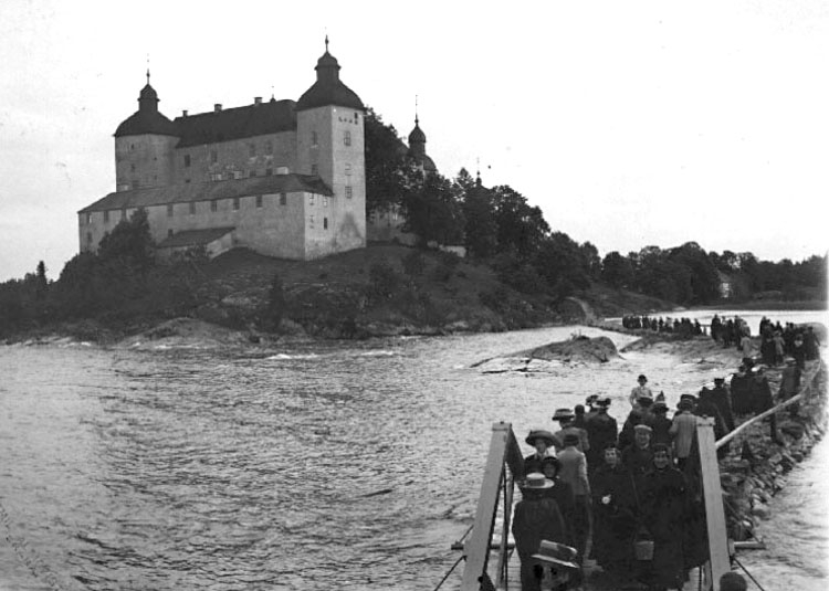 Folkskollärarseminariet, Skara 1908-1909.

Gerda Olsson, Önum, elev vid seminariet vid tiden, har samlat bilderna. (Album).