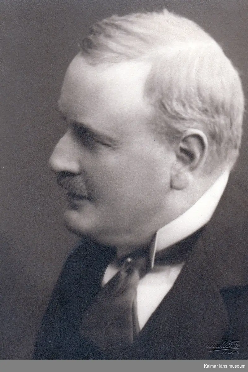 J. B. Simonsson, lektor.