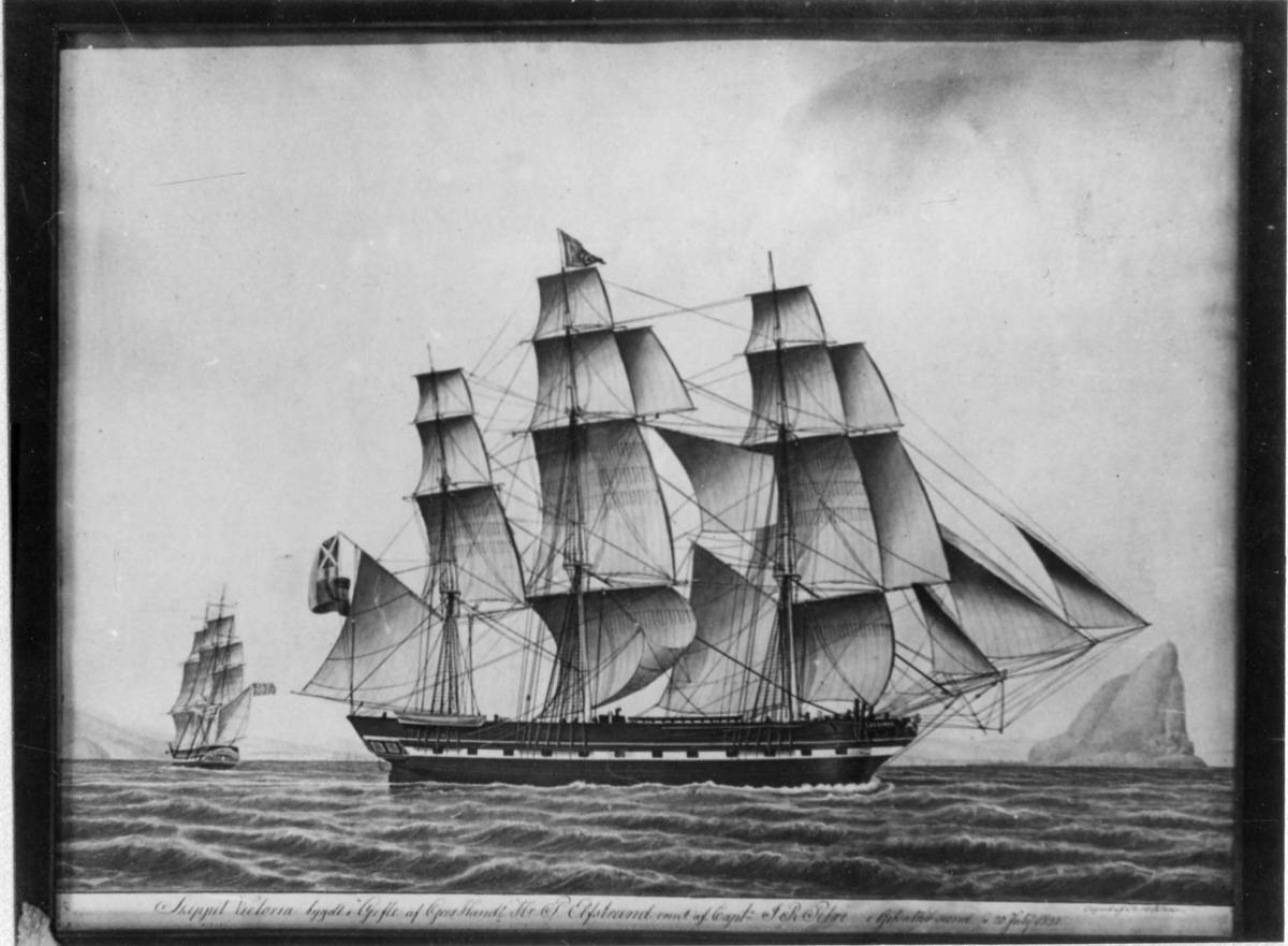 Skeppet VICTORIA med alla segel satta, visande styrbords sida. Till vänster samma fartyg sett akter ifrån.