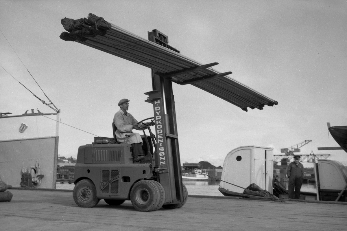 Firma H. Dyrkoren & Sønn, bruk av gaffeltruck