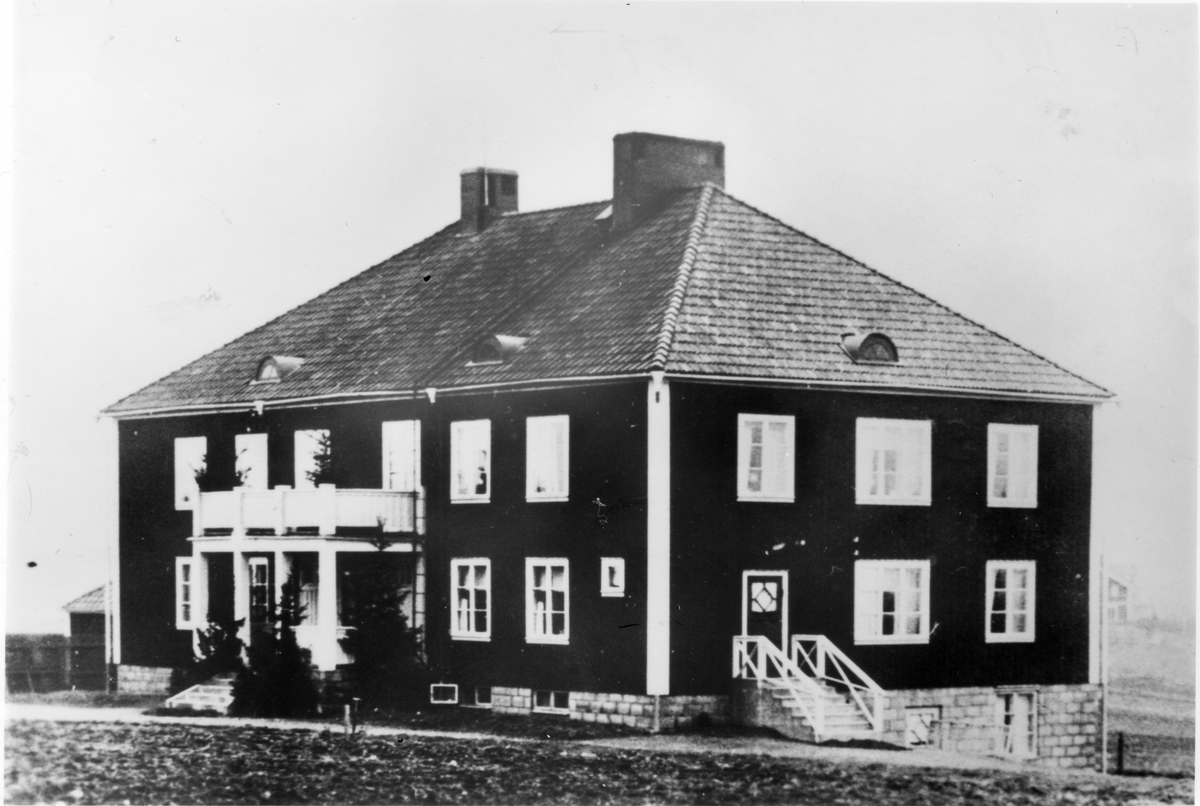 Gamla ålderdomshemmet i Harv.
Efter detta hems nedläggning användes det en tid som rehabiliteringshem för unga narkomaner från Stockholm. 1985 disponerar Hedesunda motorklubb en del av utrymmet där.