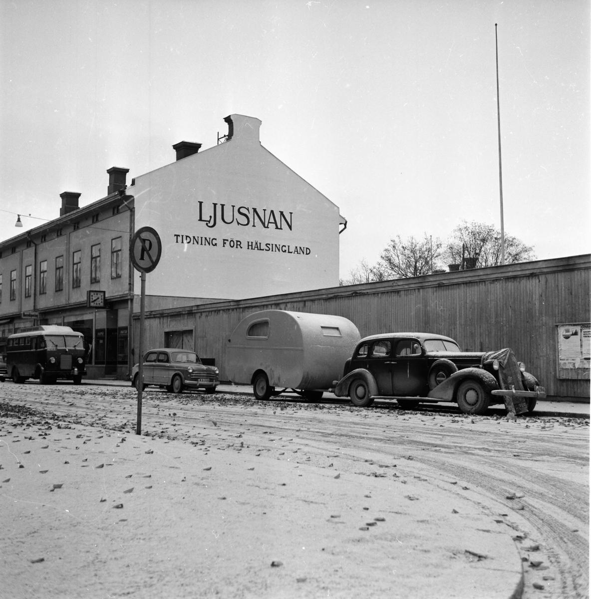 Höstbild från Bollnäs odengatan
med gavaltext Ljusnan mot torget våggatan
Oktober 1955