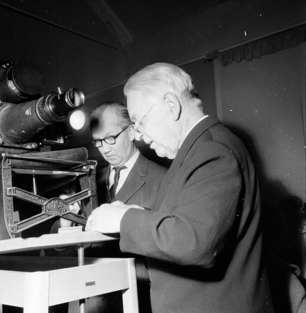 Hans Ahlman, W:son professor på folkhögskolan.
4/2 1959