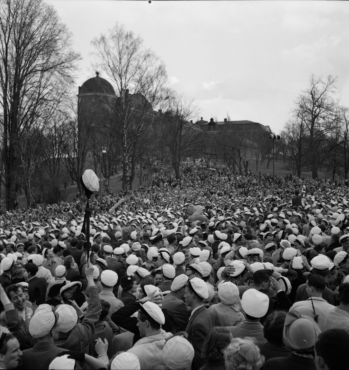 Uppsala Studentkårs Vårfest, Drottninggatan, Uppsala 1956