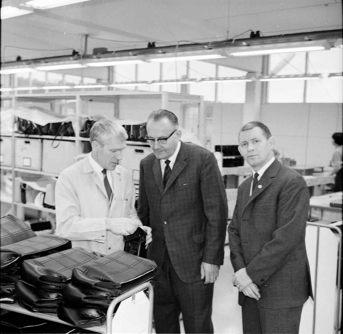 Visning av väskfabriken.
November-1967