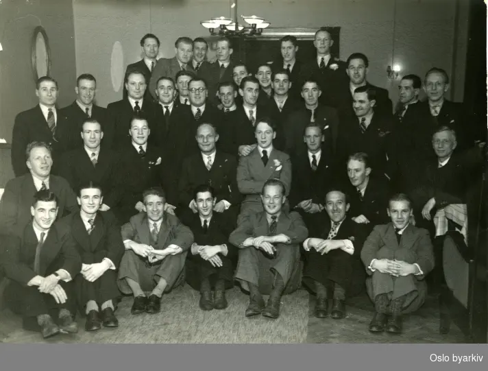 Gruppebilde fra klubbaften i Idrettens Hus i 1937.