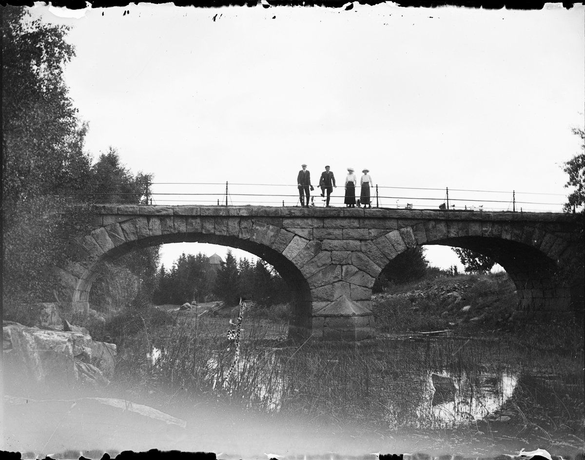 Stenbron över Olandsån vid Ledsundet, Börstils socken, Uppland omkring 1915
