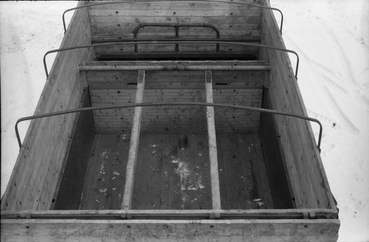 Hestetransport med lastebil ved Hærens Hesteskole på Starum oktober 1948. Serie på 18 bilder.