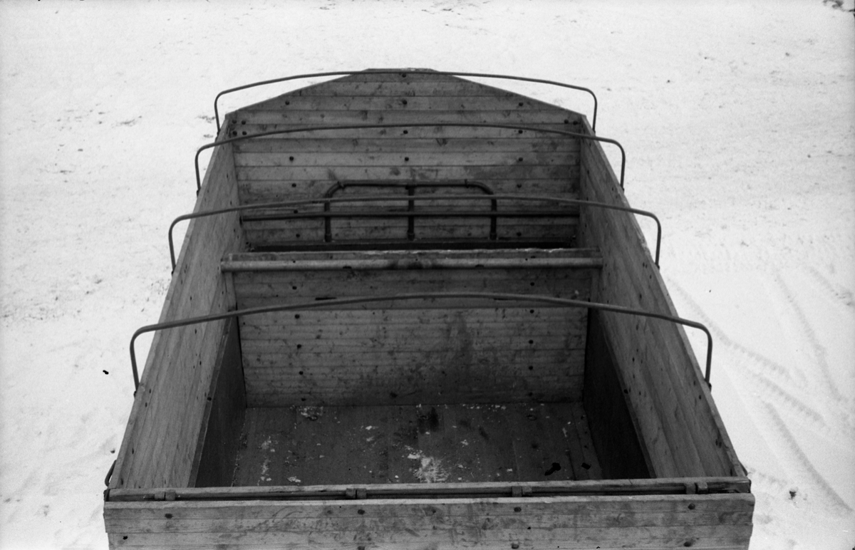 Hestetransport med lastebil ved Hærens Hesteskole på Starum oktober 1948. Serie på 18 bilder.