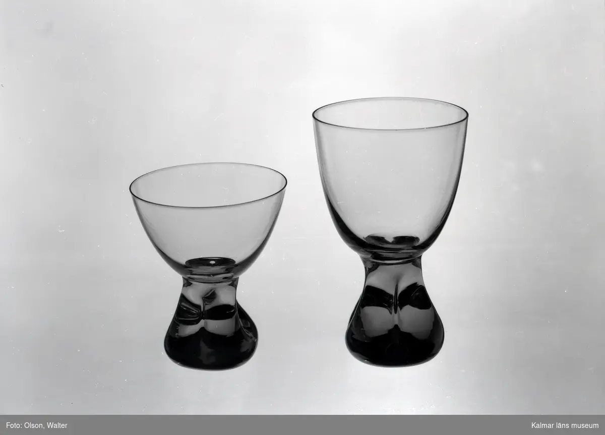 Ett madeiraglas och portvinsglas ifrån Skrufs Glasbruk AB.