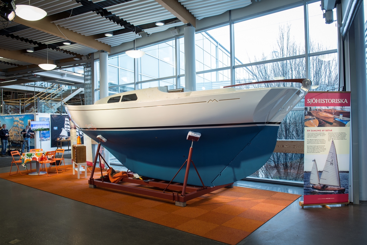 Sjöhistoriska museets IF-båt utställd på Båtmässan i Älvsjö.