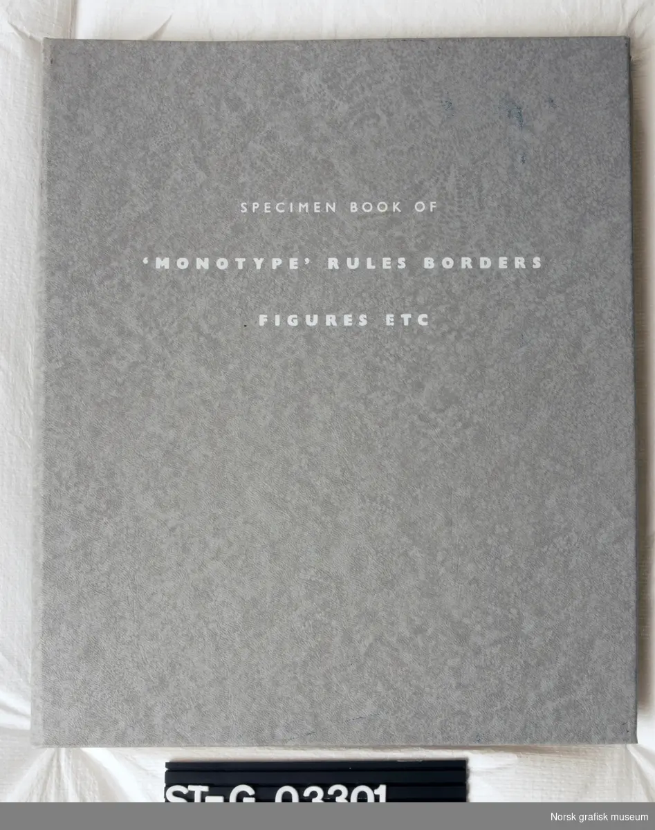 Katalog med oversikt over ulike matriser for settemaskinen Monotype.