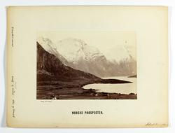 Landskap, Eikesdalen, Nesset, utsyn over dalen med gårdsbruk