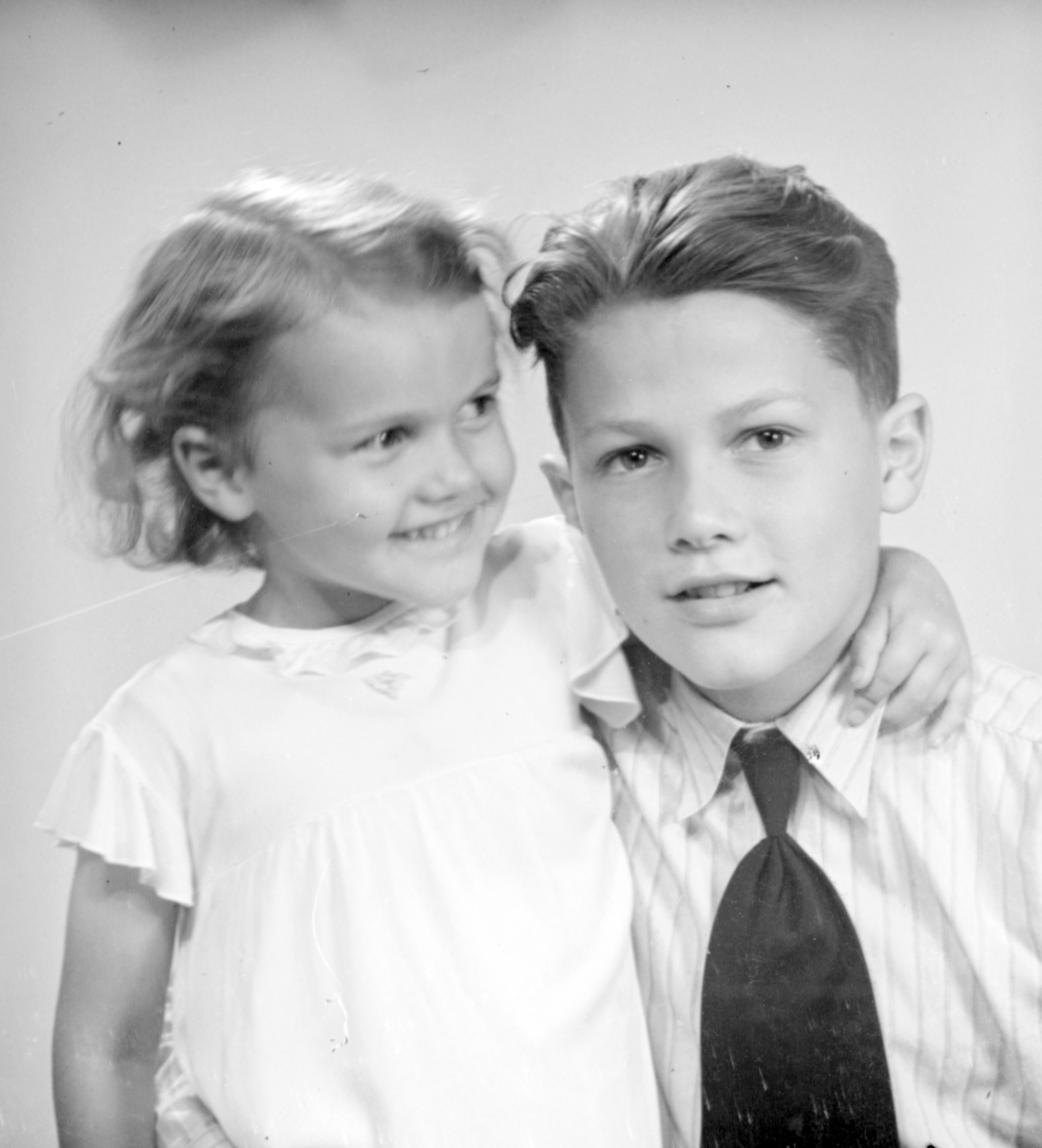 Barnen, Anita och Mats Vallström, augusti 1944
