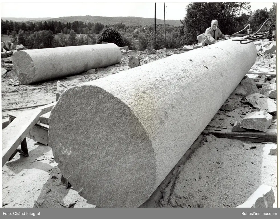 Pappersvals av granit som tillverkades i Rixö, den fraktades till Göteborg och därefter till ett pappersbruk i Skottland (troligen Aberdeen)