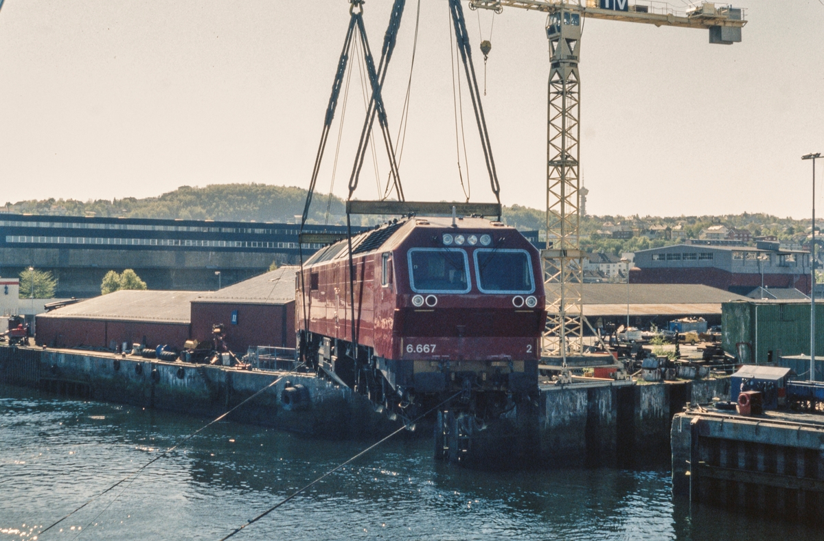 Fotoserie fra utskipningen av 11 diesellokomotiver type Di 6 i mai 1999.
