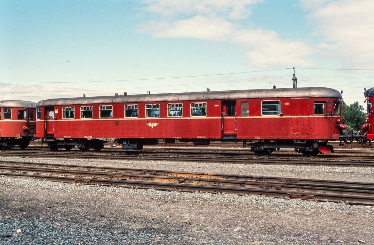Styrevogn for dieselmotorvogn type  86 og 91, BFS 8685, på driftsbanegården i Trondheim.