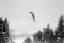 Lillehammerrennet 1933.  Nr. 33 i hopp.