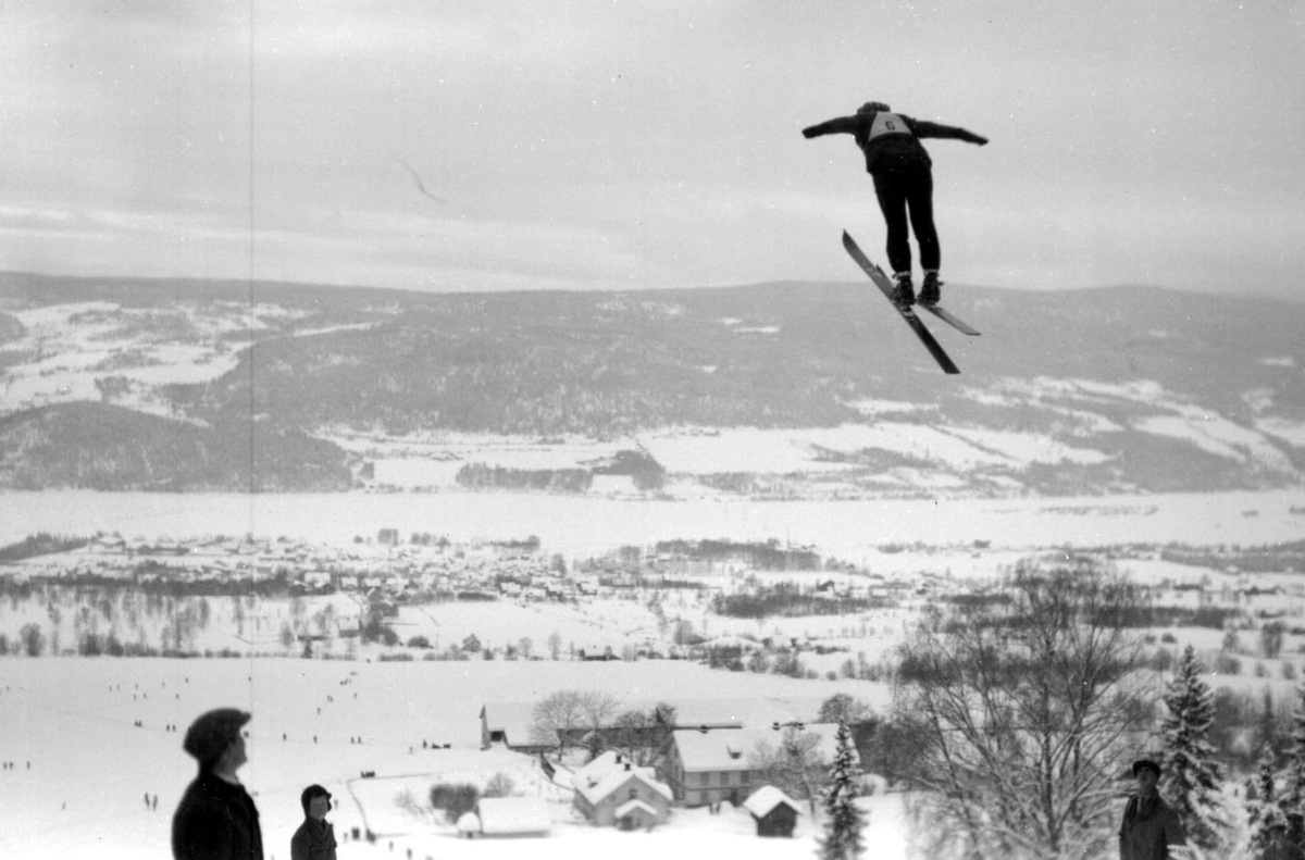 Hovedlandsrennet på Lillehammer i 1927. Hoppere i svevet