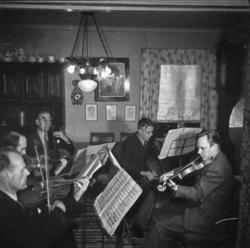 Hos Stang.."Stangkvartetten". .(hmkorw8)